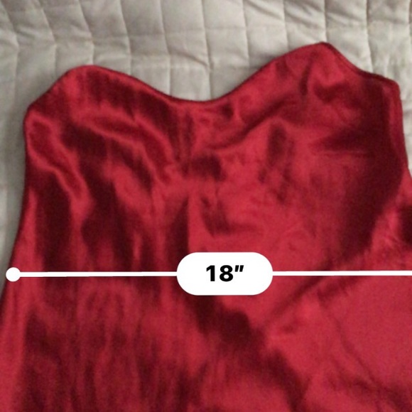 LADY IN RED SEXY GOWN - Picture 8 of 9